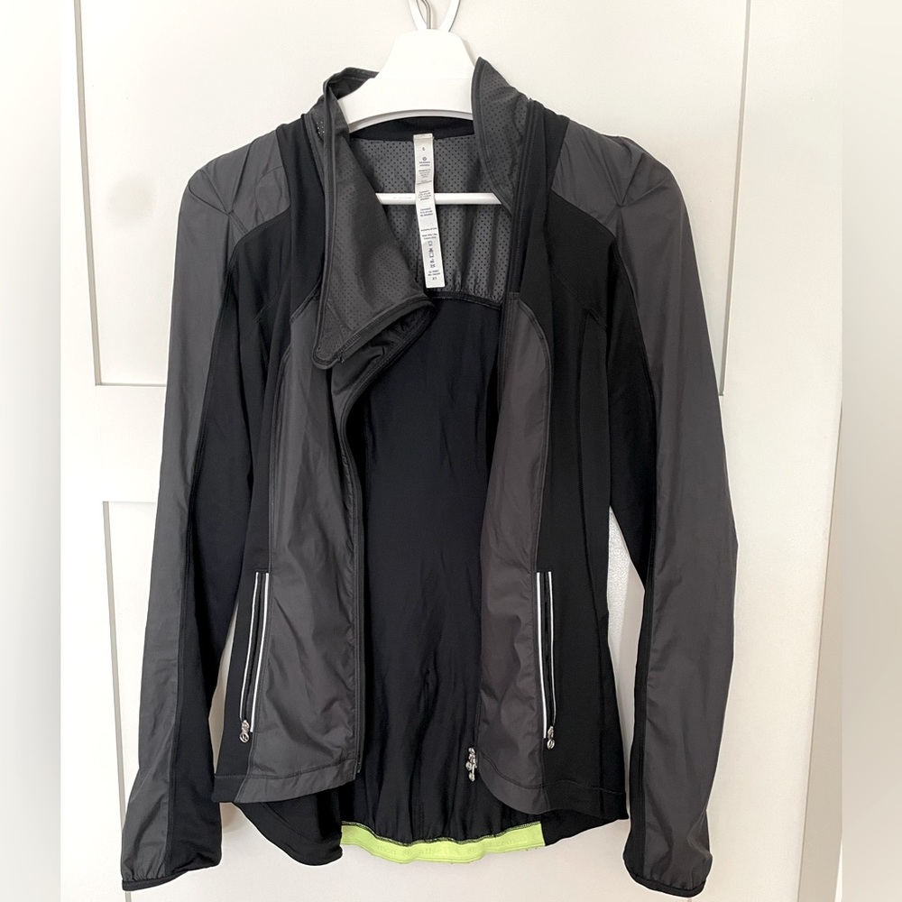 Lululemon cycling jacket sz 6